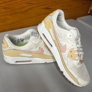 Women’s Nike Sneaker
